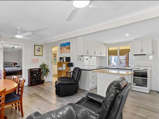 4 bedroom home in Fisherman Bay