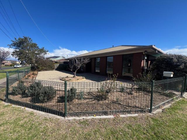 4 Bedroom home in Hamlyn Heights!