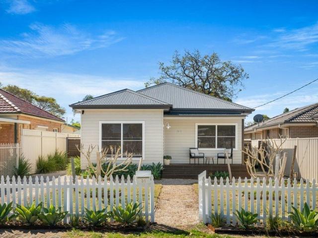 4 BEDROOM HOME IN HEART OF UMINA BEACH