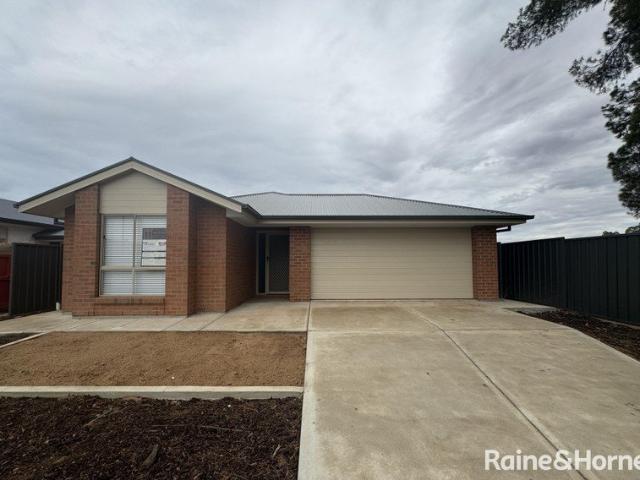 4 Bedroom Home in Munno Para Downs!