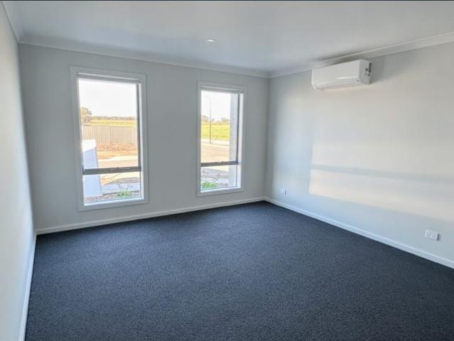 4 Bedroom Home in Murray Bridge with Multiple Living Areas