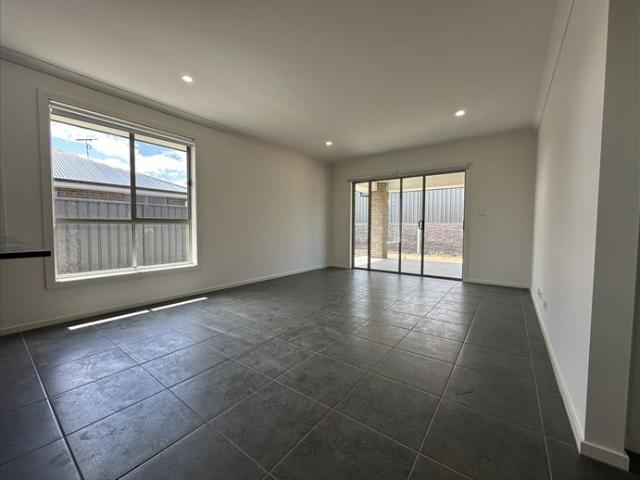 4 Bedroom Home in Orleana Waters, Evanston Gardens!