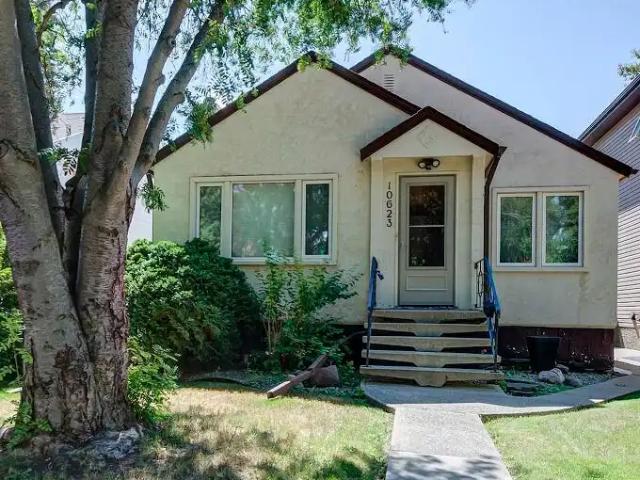4 Bedroom Home in Queen Alexandra – Near U of A