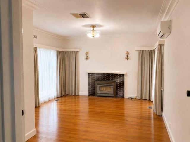 4 bedroom home in quiet Balwyn location