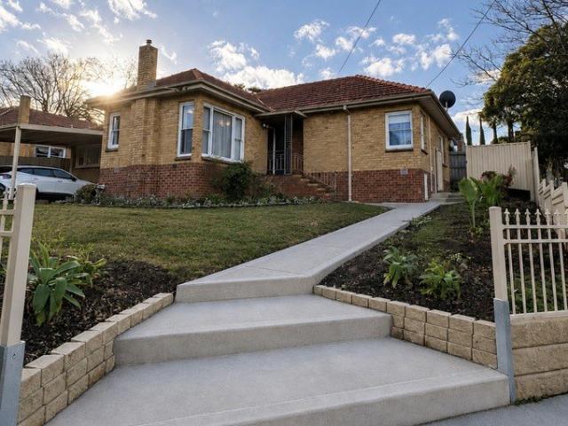 4 bedroom home in quiet Balwyn location