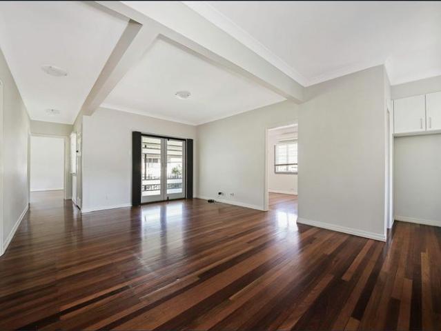 4 BEDROOM HOME IN QUIET STREET