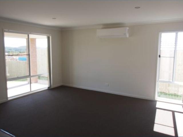 4 BEDROOM HOME IN QUIET STREET GREAT FOR A FAMILY!
