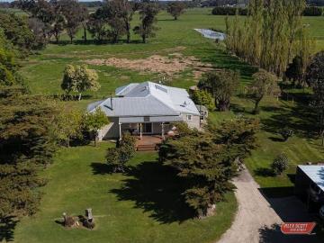 4 Bedroom home in sought after location!