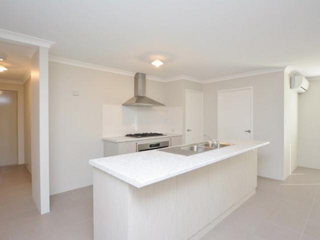 4 Bedroom Home Living in a Prime Location!