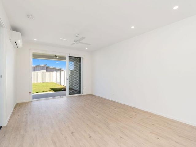4 BEDROOM HOME MODERN, SPACIOUS & LOW MAINTENANCE