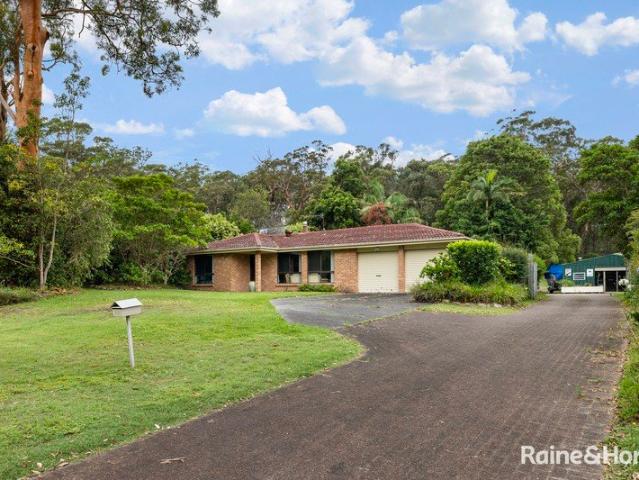 4 bedroom home on a 2178m2 block with large shed at the rear