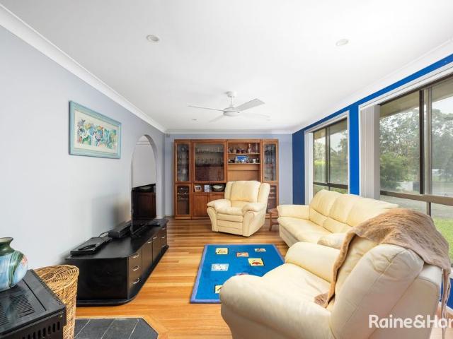 4 bedroom home on a 2178m2 block with large shed at the rear