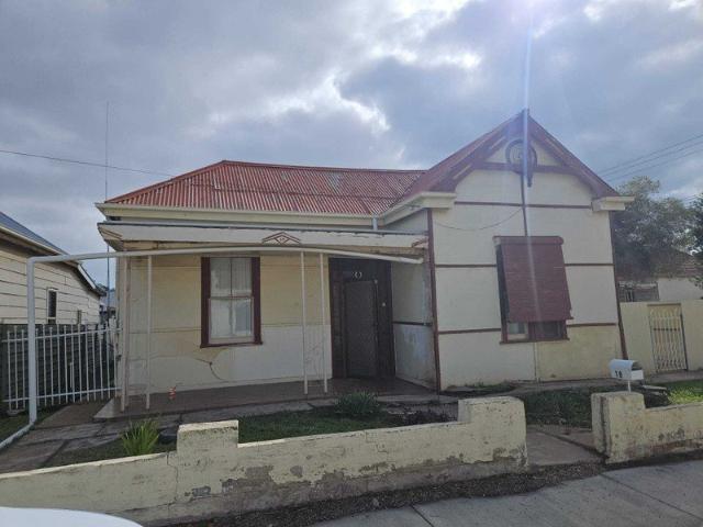 4 bedroom home on corner allotment