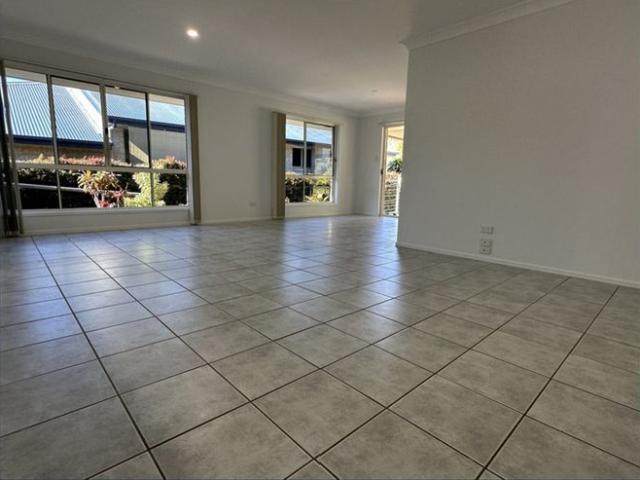 4 Bedroom Home on Kingfisher Parade!
