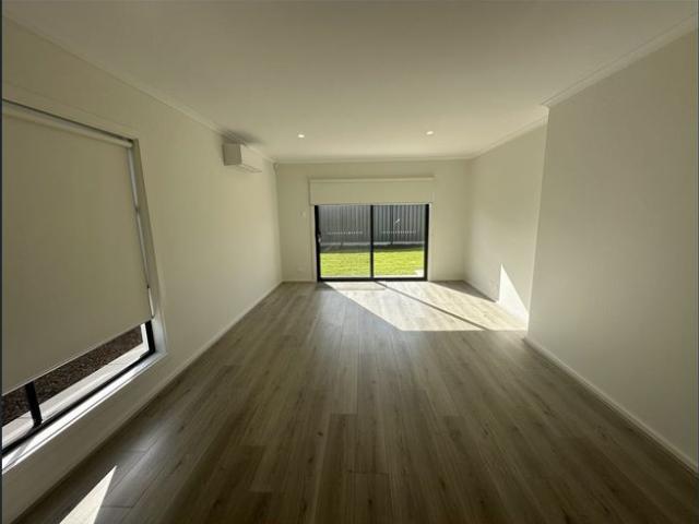 4 BEDROOM HOME ORLEANA WATERS