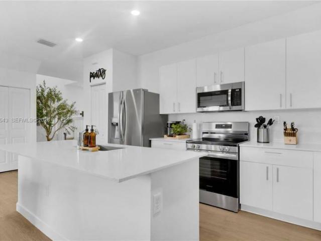 4 bedroom, Homestead FL 33035 106133671
