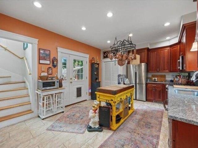 4 bedroom, Haverhill MA 01830 105553225
