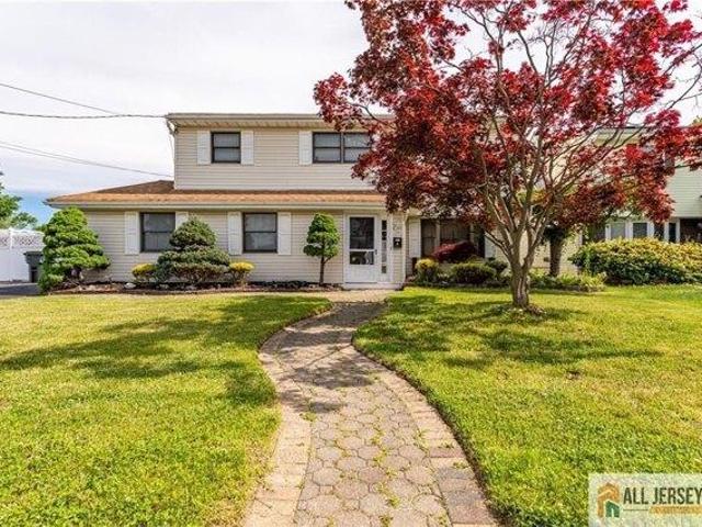 4 bedroom, Hazlet NJ 07730 105205914