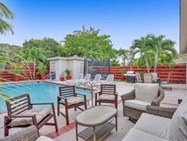 4 bedroom, Hallandale Beach FL 33009 103367329