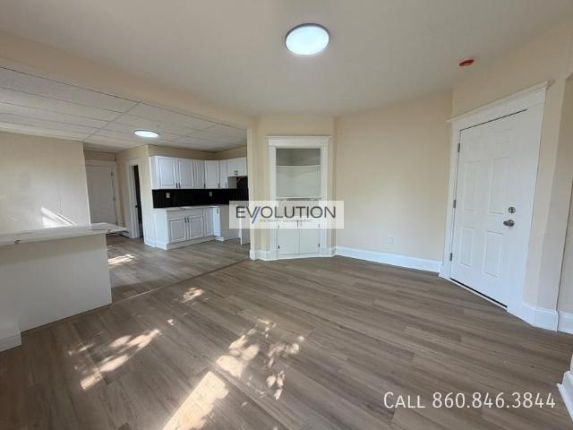4 bedroom, Hartford CT 06106 103210435