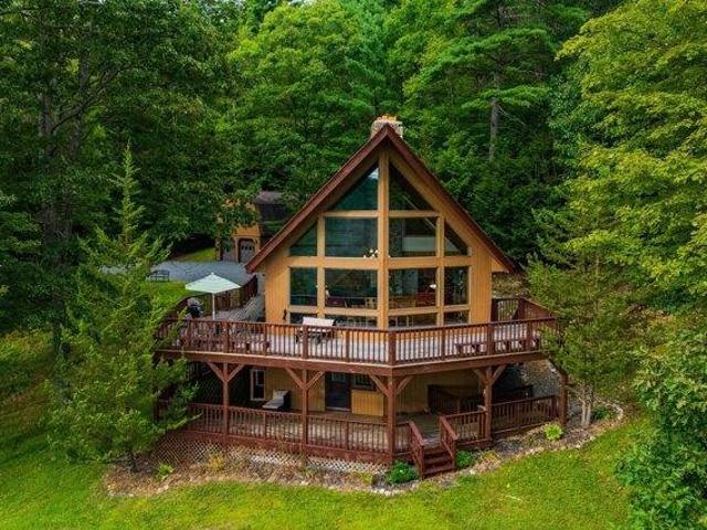 4 bedroom, Hartford VT 05001 104043436