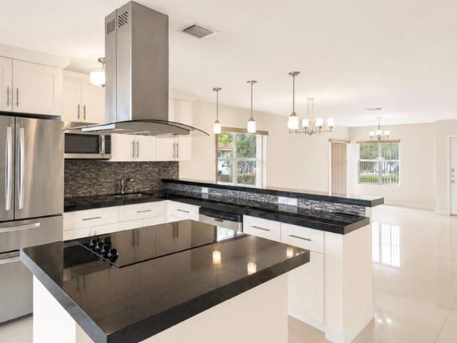 4 bedroom, Hialeah FL 33016 105466365