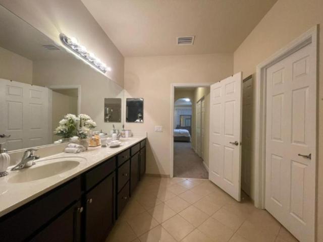 4 bedroom, Hialeah Gardens FL 33018 106215295