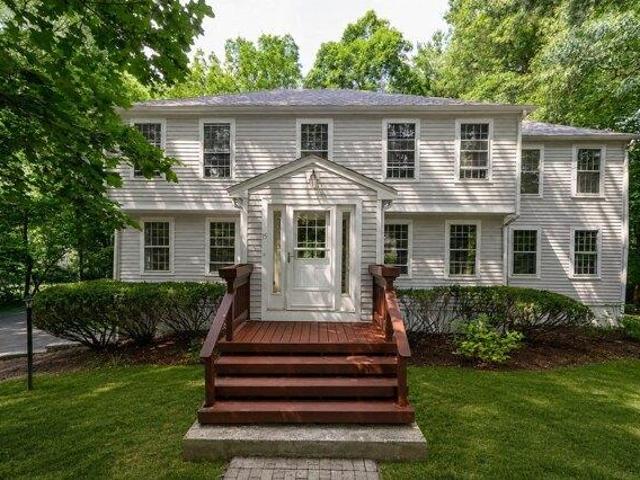 4 bedroom, Hingham MA 02043 105442580
