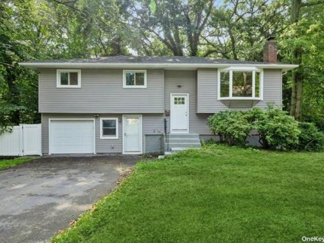 4 bedroom, Huntington NY 11743 72692085