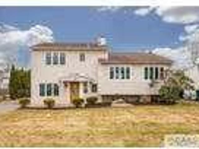 4 bedroom in Colonia NJ 07067