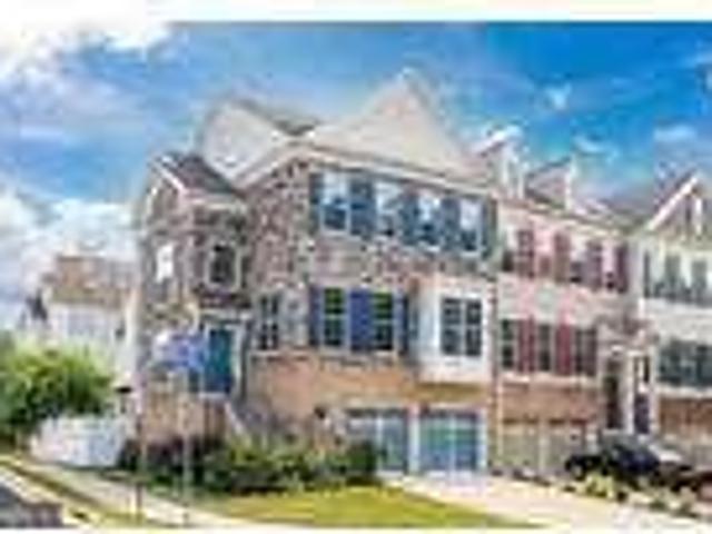 4 bedroom in Chantilly Virginia 20152