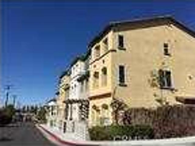 4 bedroom in Azusa CA 91702