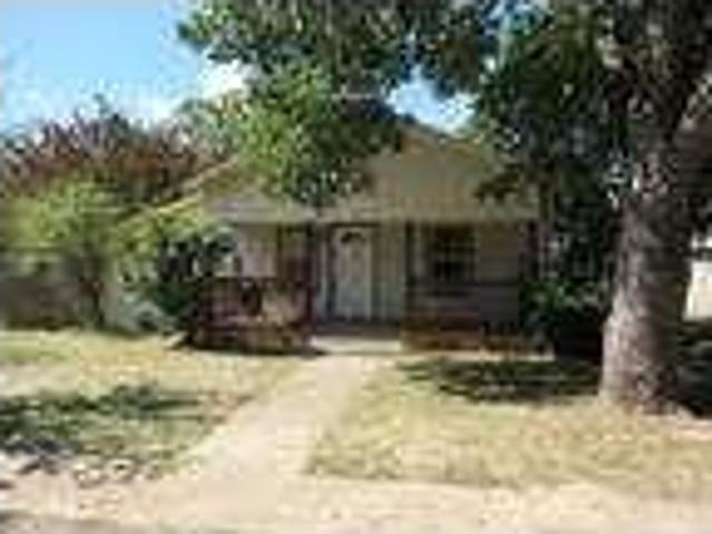 4 bedroom in Blooming Grove Texas 76626