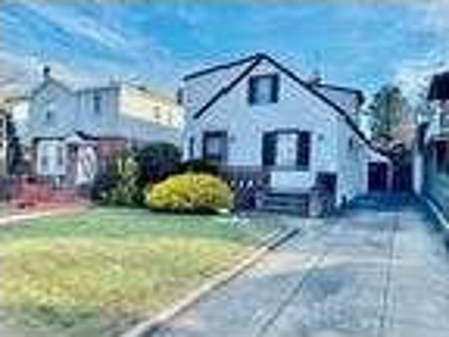 4 bedroom in Jamaica NY 11432