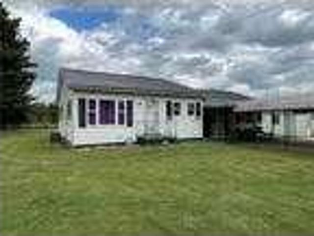 4 bedroom in Letart WV 25253