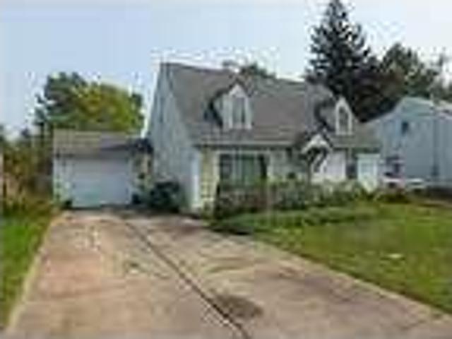4 bedroom in Warrensville Heights Ohio 44128