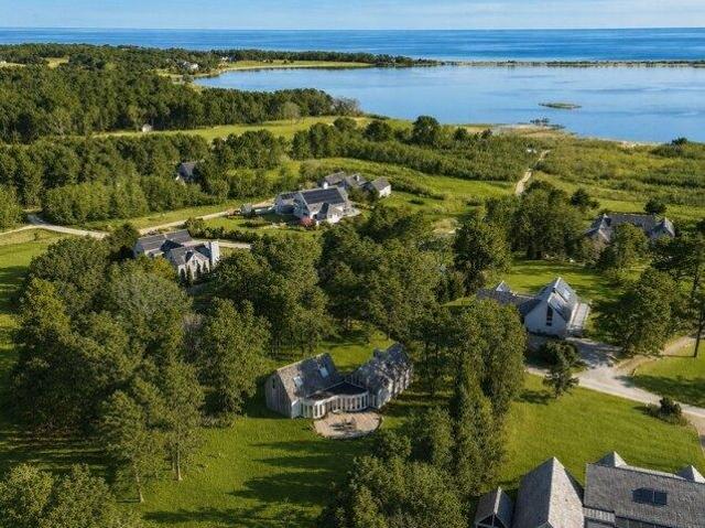 4 bedroom, Oak Bluffs MA 02557 105614996