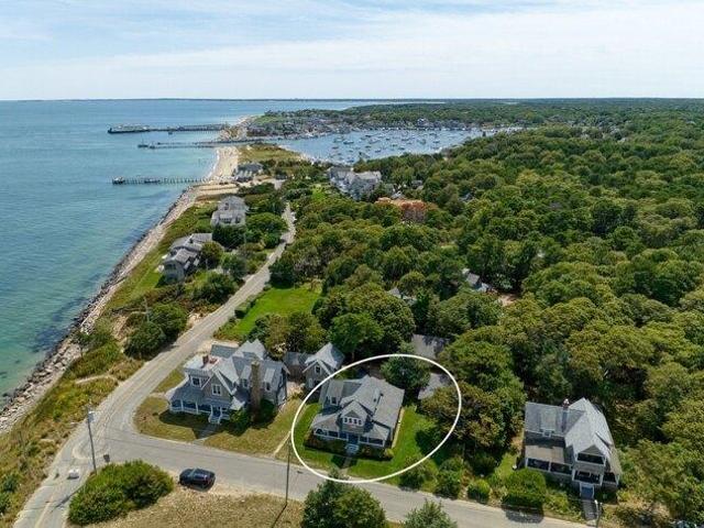4 bedroom, Oak Bluffs MA 02557 105648695
