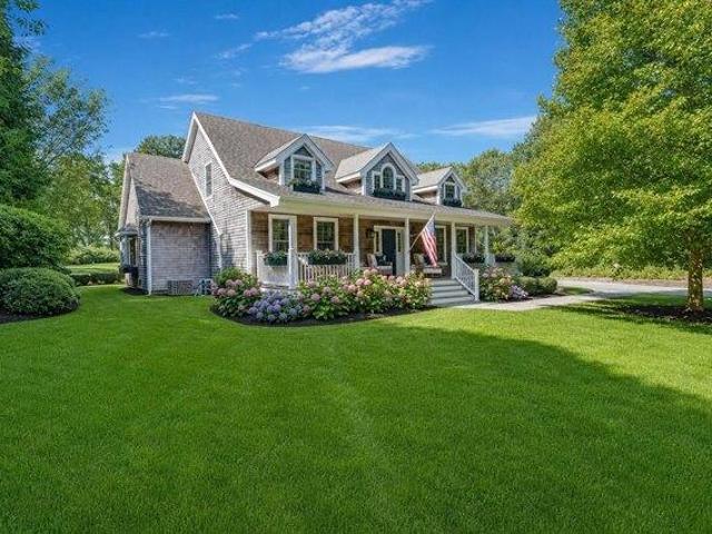 4 bedroom, Oak Bluffs MA 02557 105648965