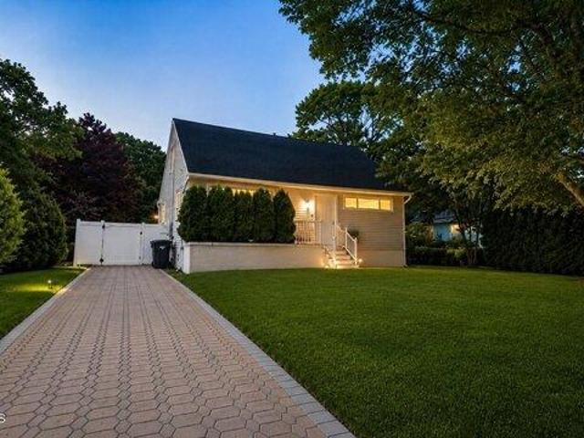 4 bedroom, Oakhurst NJ 07755 105317194