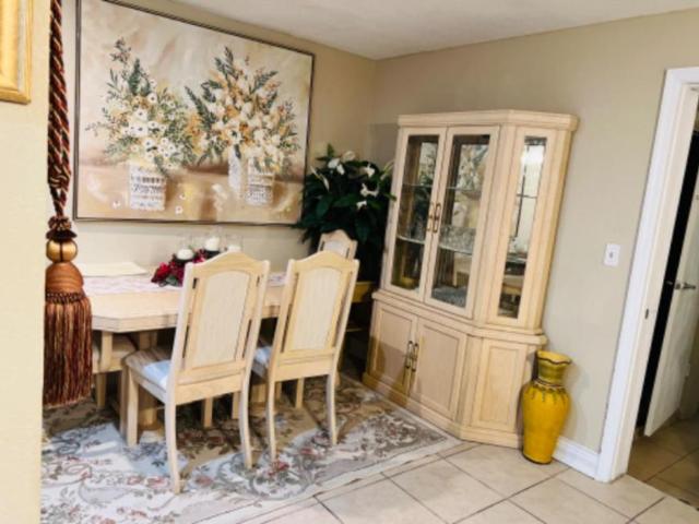 4 bedroom, Orlando FL 32805 105390117