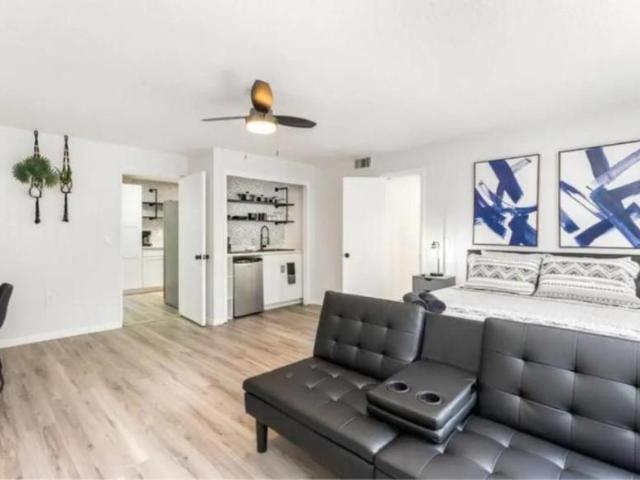 4 bedroom, Orlando FL 32808 LS105597253