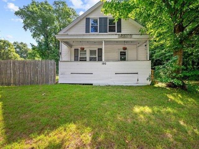4 bedroom, Oxford MA 01540 104515119