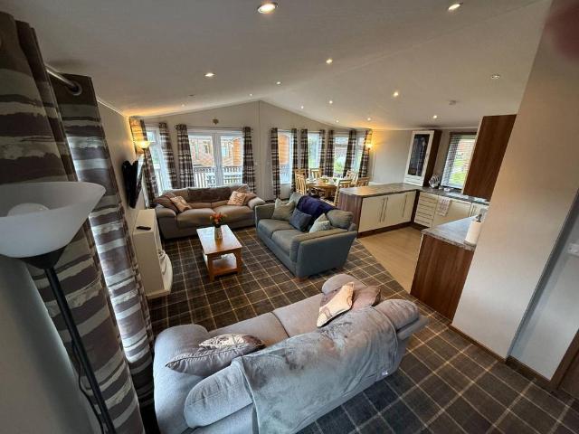 4 bedroom lodge for sale