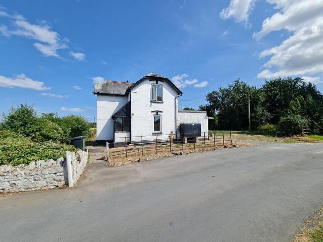 4 bedroom lodge for sale
