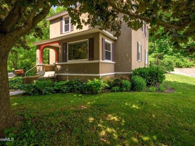 4 bedroom, Lee MA 01238 105443258