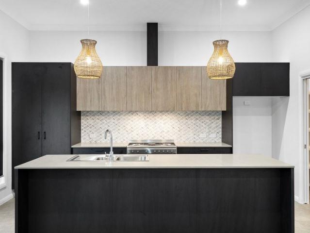 4 BEDROOM LIVING WITH AMPLE SPACE!