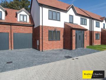 4 Bedroom Link Detached For Rent