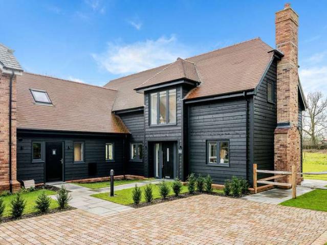 4 Bedroom Link Detached House