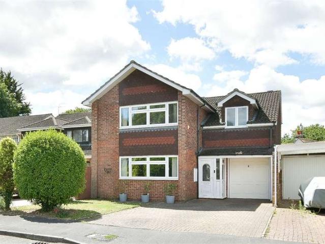 4 Bedroom Link Detached House